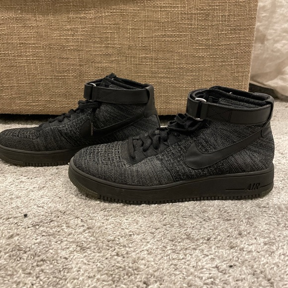 Nike Flyknit High Tops Size 12 Men’s - Picture 2 of 3